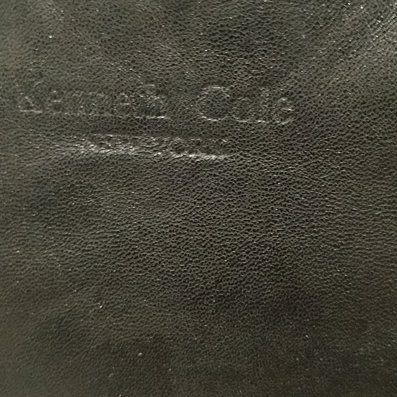 🌸 Beautiful genuine leather bag by Kenneth Cole - Picture 3 of 8